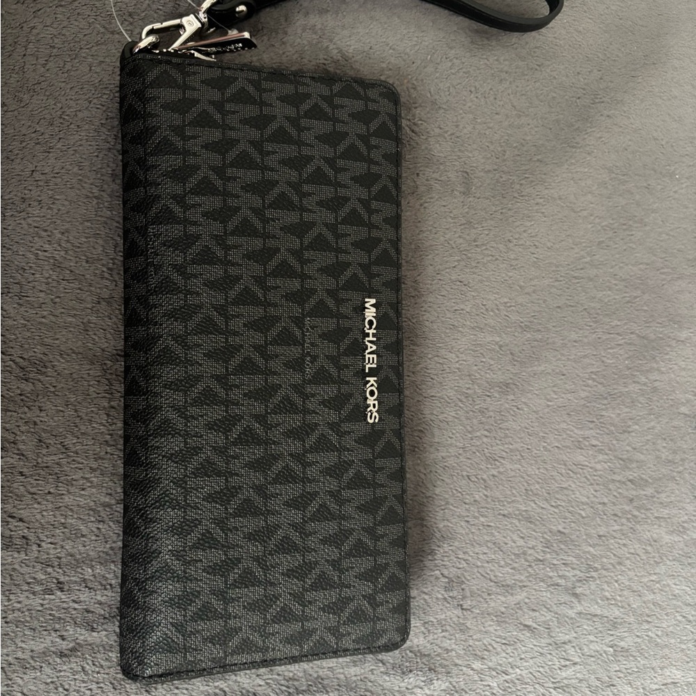 Michael Kors Black Wallet Slim Design Zipper Closure